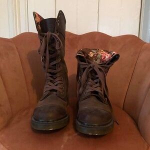 Dr. Martens Triumph 1914 Floral Boots